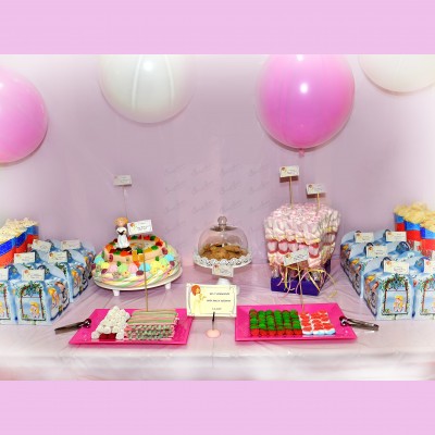 communion-table-girl-24-diners