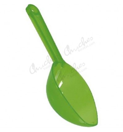 Spoon serving green kiwi candy bar